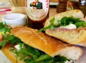 جئت إلى هنا لتناول الغداء في الرابع من يوليو.